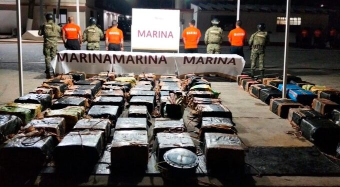 Marina decomisa más de dos toneladas de cocaína en el Golfo de Tehuantepec