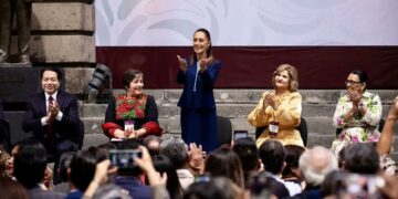 SEP confirma aumento salarial de 9% para maestros en México