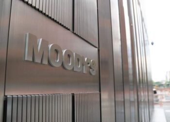 Moody’s rebaja calificación de CFE y bancos tras ajuste a deuda de México