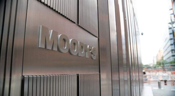 Moody’s rebaja calificación de CFE y bancos tras ajuste a deuda de México