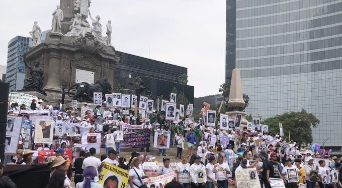 “Nada que celebrar”: madres buscadoras toman las calles y exigen justicia en México