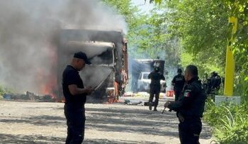 Bloqueos y quema de vehículos en Veracruz: FNLS intensifica protestas por liberación de líder indígena