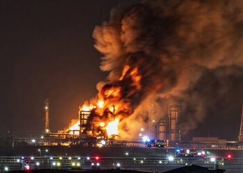 Explosión en refinería de Salina Cruz deja seis lesionados; Pemex descarta riesgos mayores