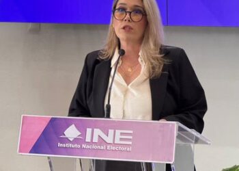 Consejera del INE denuncia falsificación de firma en documento presentado ante la FGR