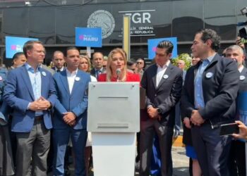 Maru Campos comparece ante la FGR y denuncia presunta persecución política