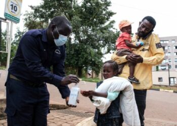 Alerta por ébola: Salud emite aviso para viajeros a Congo y Uganda