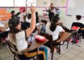 Sheinbaum frena definición sobre recorte escolar; crece polémica por cambios de la SEP