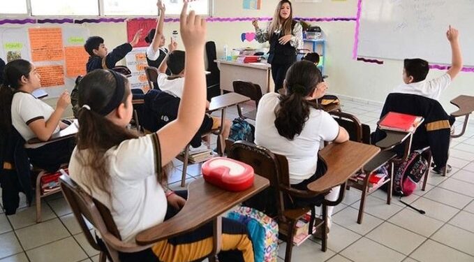 Sheinbaum frena definición sobre recorte escolar; crece polémica por cambios de la SEP