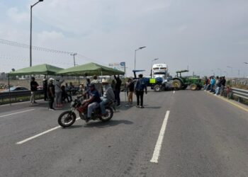 Ejidatarios colapsan accesos al AIFA por disputa territorial con Tecámac