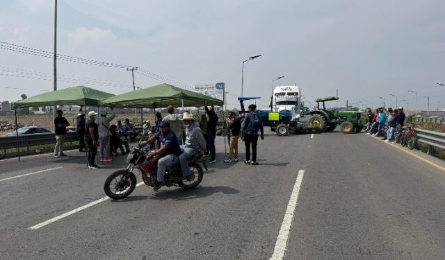 Ejidatarios colapsan accesos al AIFA por disputa territorial con Tecámac