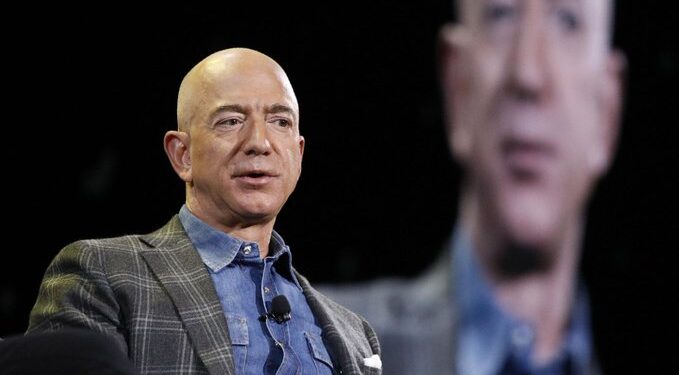 Jeff Bezos plantea eliminar impuestos federales a trabajadores con menores ingresos