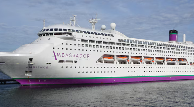 Brote gastrointestinal confina a más de mil 700 personas en crucero británico en Francia