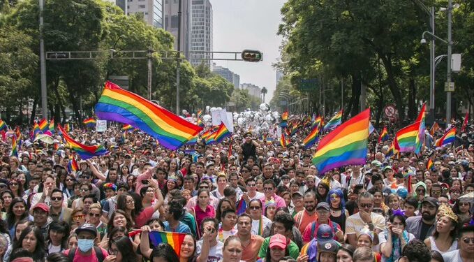 Marchas del Orgullo LGBTI+ congregan a miles de personas en distintas ciudades del mundo