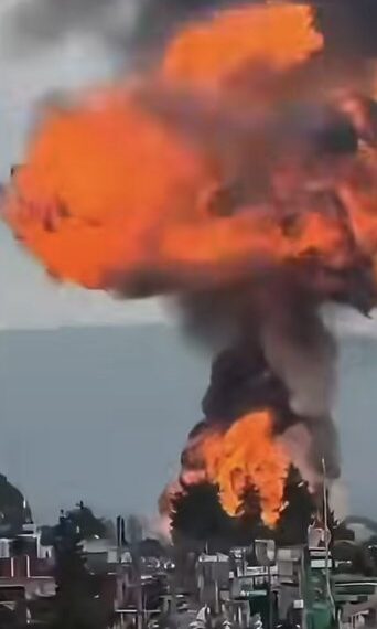 Explosión de autotanques de gas en Tepeaca provoca evacuación masiva de hospital, escuelas y viviendas