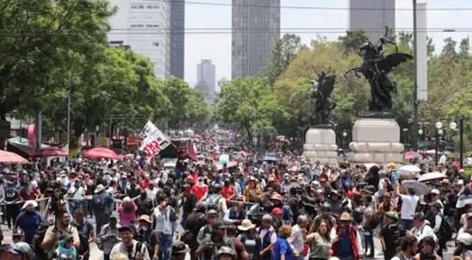 CNTE mantiene la huelga nacional; maestros rechazan suspender protestas y plantones