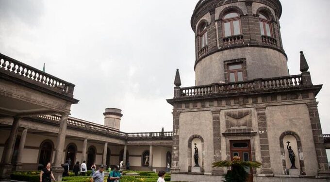 Aclara Sheinbaum su presencia en evento de la FIFA en el Castillo de Chapultepec