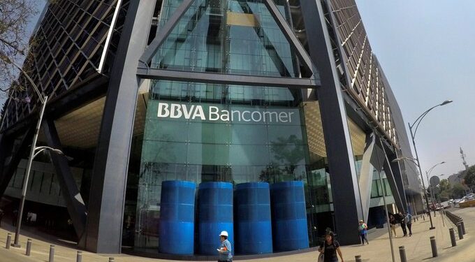 BBVA alerta sobre riesgo para la calificación de México tras reducir previsión económica para 2026