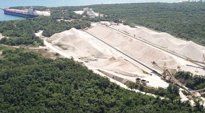Sheinbaum plantea acuerdo con Vulcan para proteger Calica y poner fin a la extracción de piedra caliza