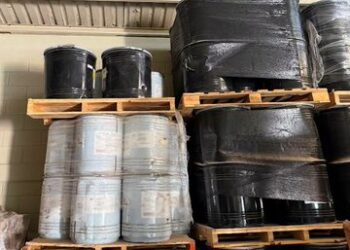 Fuerzas federales aseguran en Sinaloa metanfetamina líquida y material químico