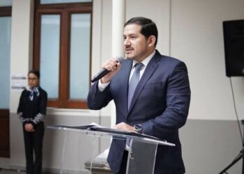 Detienen a exfuncionario del gobierno de Alfredo del Mazo por presunta red de venta de plazas en el Edomex