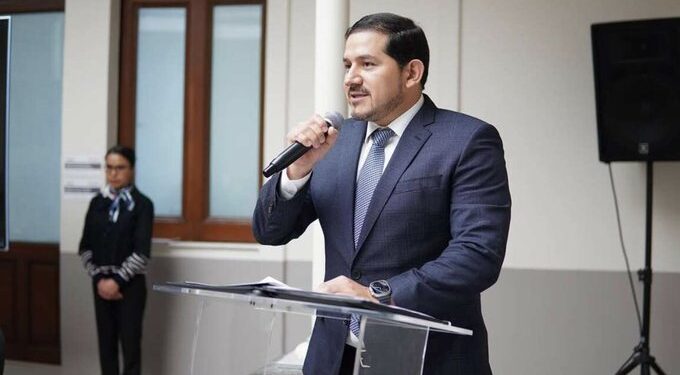 Detienen a exfuncionario del gobierno de Alfredo del Mazo por presunta red de venta de plazas en el Edomex