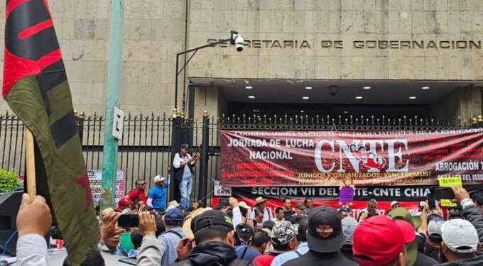 CNTE escala protestas en el país; marchas, bloqueos y actos vandálicos marcan jornada de movilización