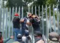 Maestros de la CNTE ingresan a la fuerza a oficinas de la SEP y causan destrozos en protesta