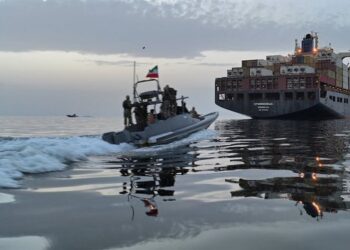 Irán ordena el cierre total del estrecho de Ormuz y eleva la tensión con Estados Unidos