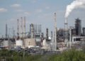 Petróleo retrocede tras avances entre EU e Irán y menor riesgo en el estrecho de Ormuz