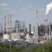 Petróleo retrocede tras avances entre EU e Irán y menor riesgo en el estrecho de Ormuz