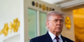 Trump asegura que responderá con máxima fuerza militar si Irán atenta contra su vida