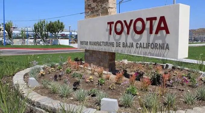 Trump presume traslado parcial de producción de Toyota a Texas; México aclara que la automotriz mantiene operaciones en el país