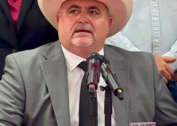 Julián LeBarón buscará la gubernatura de Chihuahua con Somos México; Sheinbaum afirma que tiene derecho a contender