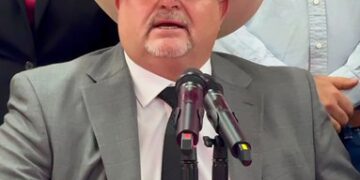 Julián LeBarón buscará la gubernatura de Chihuahua con Somos México; Sheinbaum afirma que tiene derecho a contender
