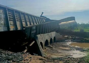 Emergencia ambiental en Sonora por derrame de hidrosulfuro de sodio tras descarrilamiento