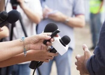 Regulación de audiencias divide opiniones; especialistas alertan riesgos de autocensura