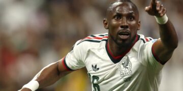 El Mundial impulsa a Julián Quiñones; clubes ingleses analizan su fichaje