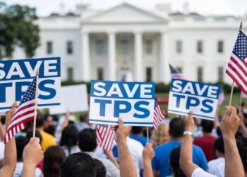 Juez mantiene vigentes los permisos de trabajo para miles de migrantes protegidos por el TPS