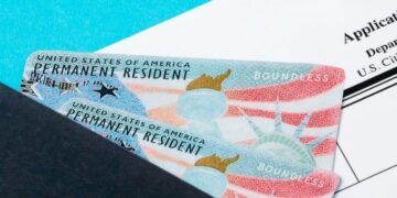 Gobierno de Trump amplía criterios para rechazar solicitudes de residencia permanente en EE.UU.