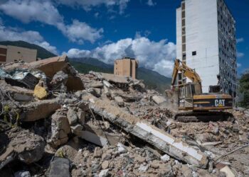 Tragedia en Venezuela deja 3 mil 685 muertos; continúan las labores de rescate tras los terremotos