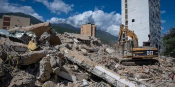 Tragedia en Venezuela deja 3 mil 685 muertos; continúan las labores de rescate tras los terremotos