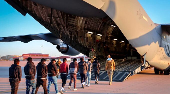 Migrantes deportados en México y Centroamérica serán buscados por EU para cobrar adeudos