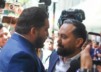 Empujones e insultos marcan enfrentamiento entre PRI y Morena
