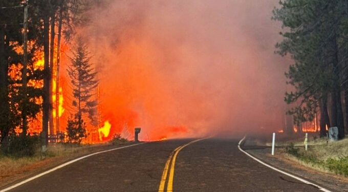 Incendios forestales complican las elecciones primarias en Washington; más de 65 mil personas fueron evacuadas
