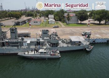 Marina asegura más de 1.6 toneladas de presunta cocaína frente a costas de Michoacán