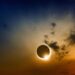 España vive un eclipse solar total que convierte el día en noche durante minutos