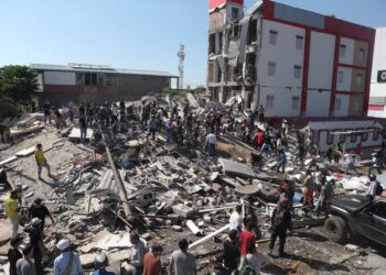 Terremoto de 7.4 sacude Colombia: cifra de muertos supera los 250 y continúan los rescates