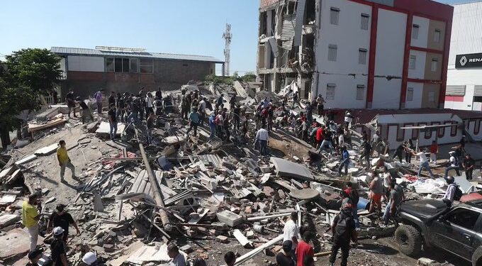 Terremoto de 7.4 sacude Colombia: cifra de muertos supera los 250 y continúan los rescates