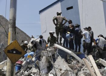 Colombia decreta luto nacional mientras continúan rescates tras el terremoto