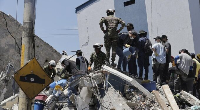 Colombia decreta luto nacional mientras continúan rescates tras el terremoto